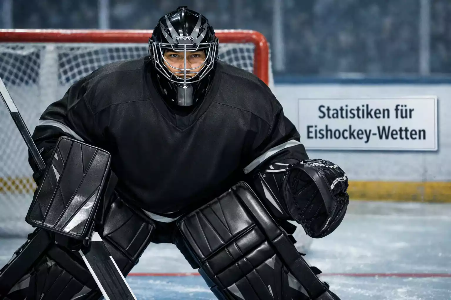 Eishockey-Torhüter konzentriert vor dem Tor während eines NHL-Spiels